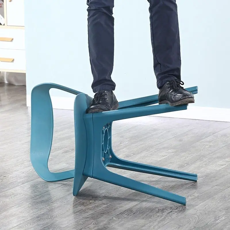 كرسي طعام بلاستيكي إسكندنافي - جلوس منزلي بسيط ومريح، كرسي ترفيهي عصري بمسند ظهر مقوس