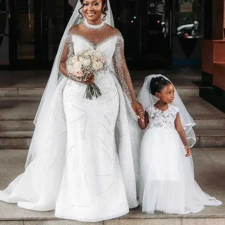 Robes de mariée sirène à perles lourdes personnalisées avec traîne détachable col transparent manches longues robes de mariée robes sur mesure