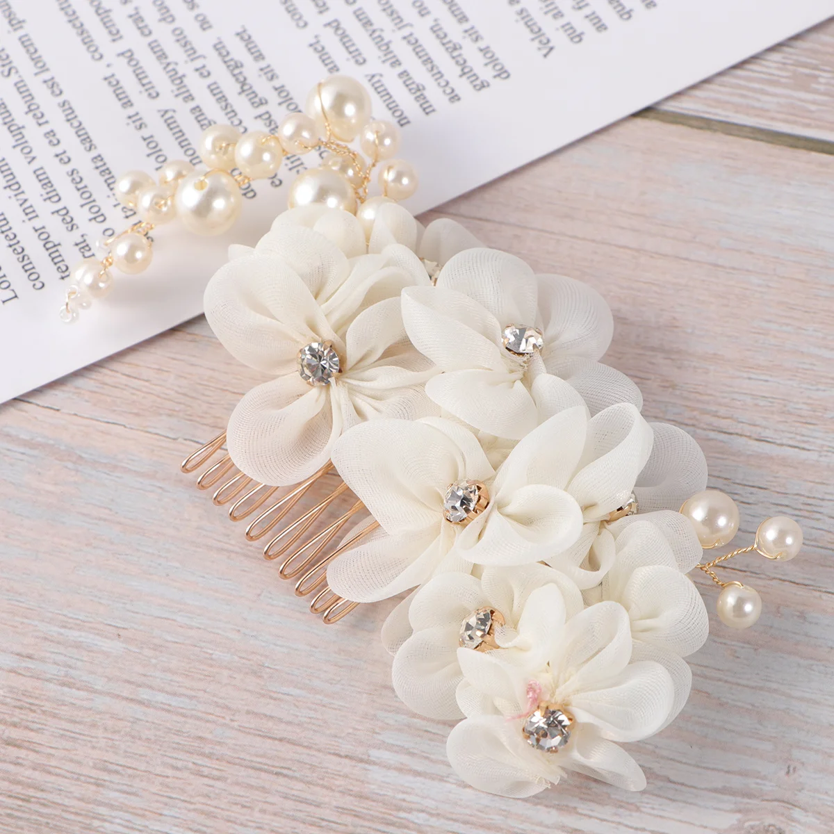 

Fashion Pearl Rhinestone Wedding Hair Clip Pin Comb Leaf Flower Women Hair Jewlery (White, The Color of Braided Line for Random)