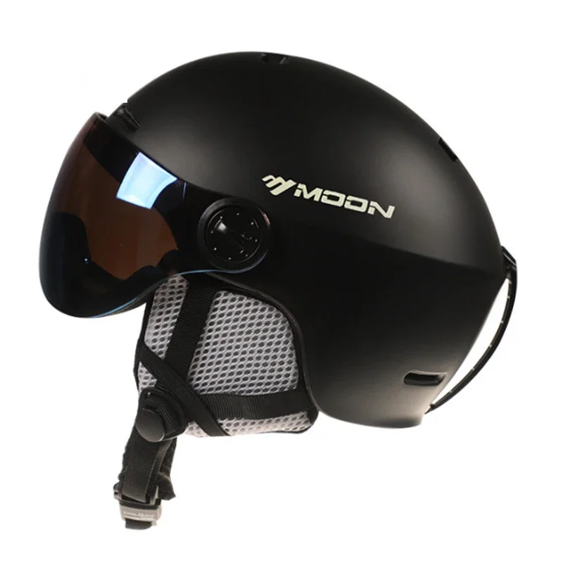 Riding Helmet Safety Helmet Integrated with Goggles Men's and Women's Protective Skiing Helmet Protectors