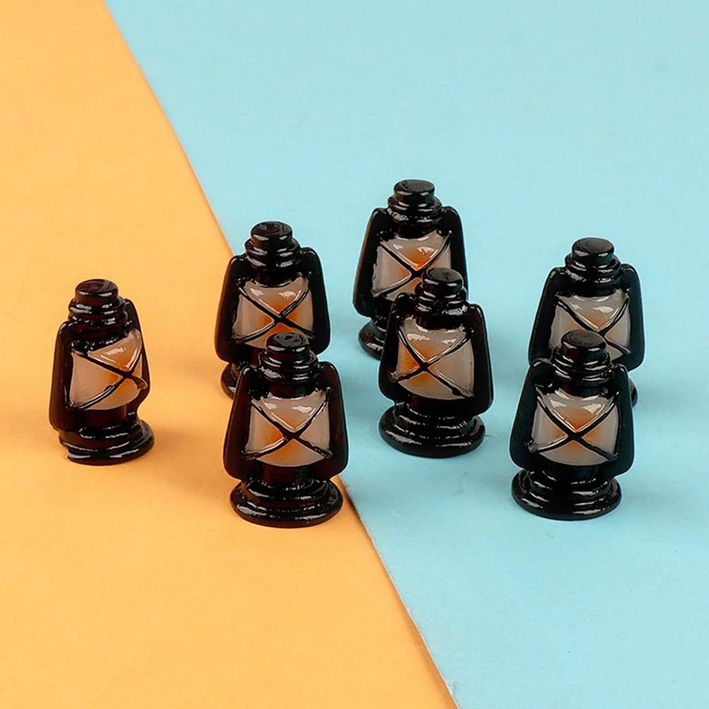

8Pcs Miniature Lantern Resin Vintage Style Mini Lamp Decorative Micro Scenic DIY Dollhouse Bedroom Living Room Decor