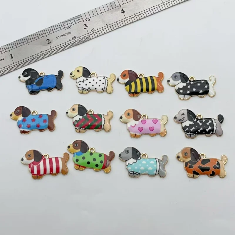 12 pendentifs animaux de dessin animé (chien saucisse) pour boucles d'oreilles, porte-clés et colliers DIY