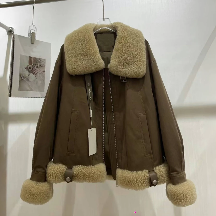 Manteau à manchette en vraie fourrure d'agneau pour femme, doudoune courte avec garniture en fourrure naturelle, bouffante, meilleure vente, vêtements d'extérieur en fourrure véritable