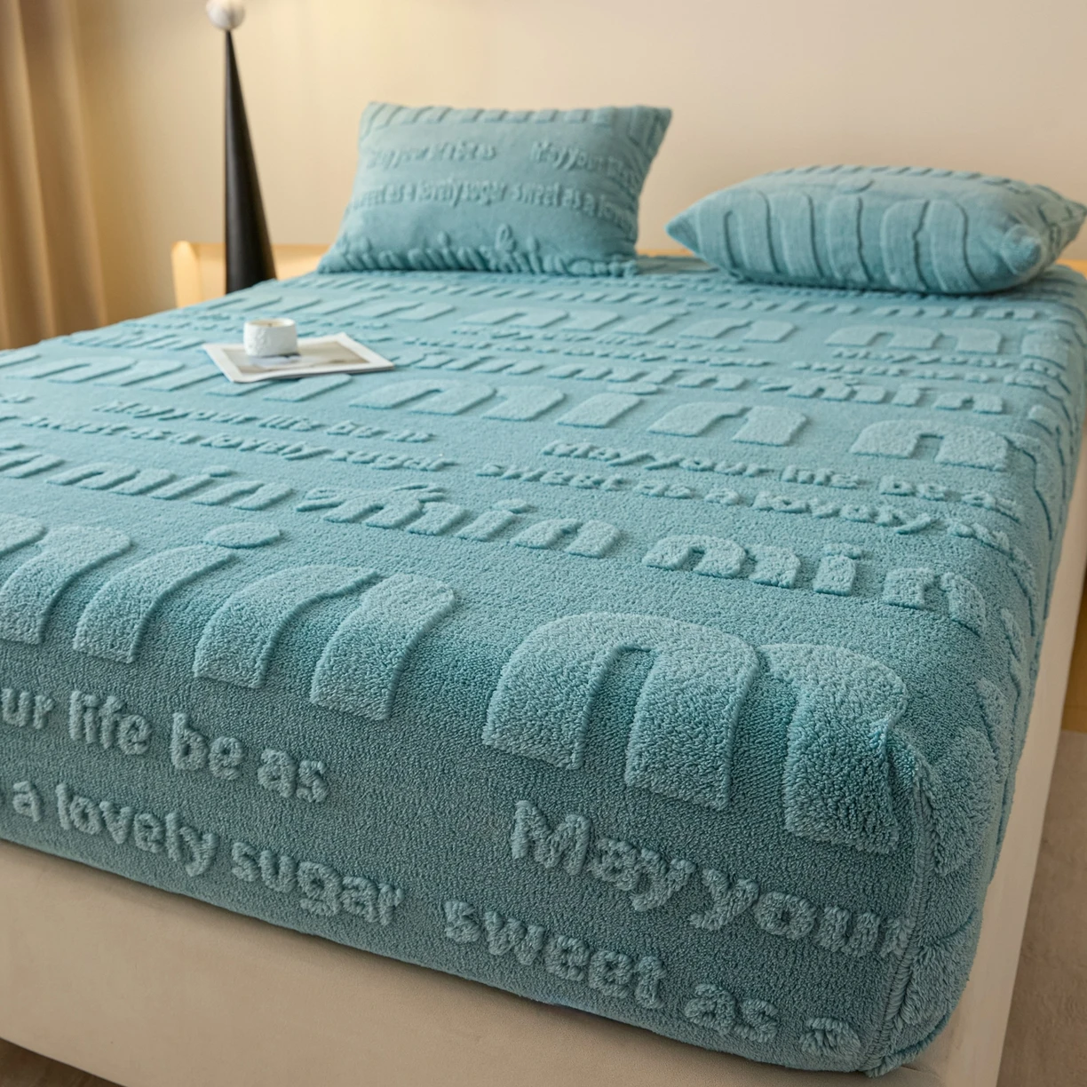 

New Cotton Fleece Jacquard Autumn Winter Bed Hat Skin-friendly and Warm Milk Velvet Mattress Cover with A Stretchable Bedspread