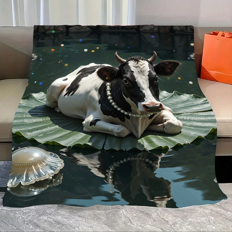 

1pc Flannel Blanket Elegant Cow on Lotus Leaf Blanket with Pearl Necklace - Unique Art Design