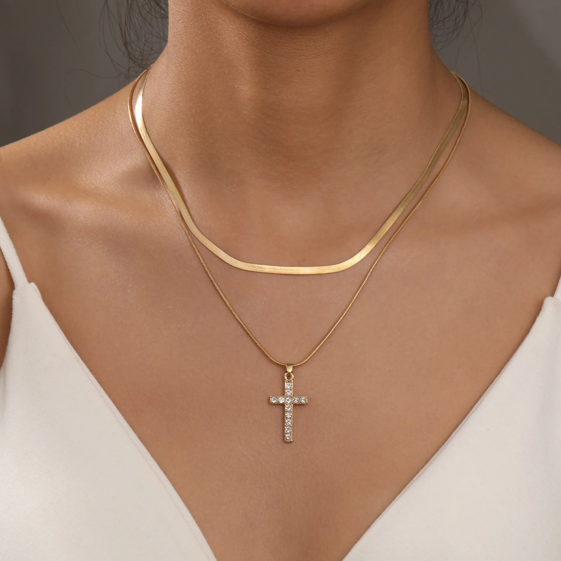 1Pcs New Diamond Studded Cross Pendant Double-Layer Necklace for Women, Fashionable and Versatile High-End Accessories Wholesale