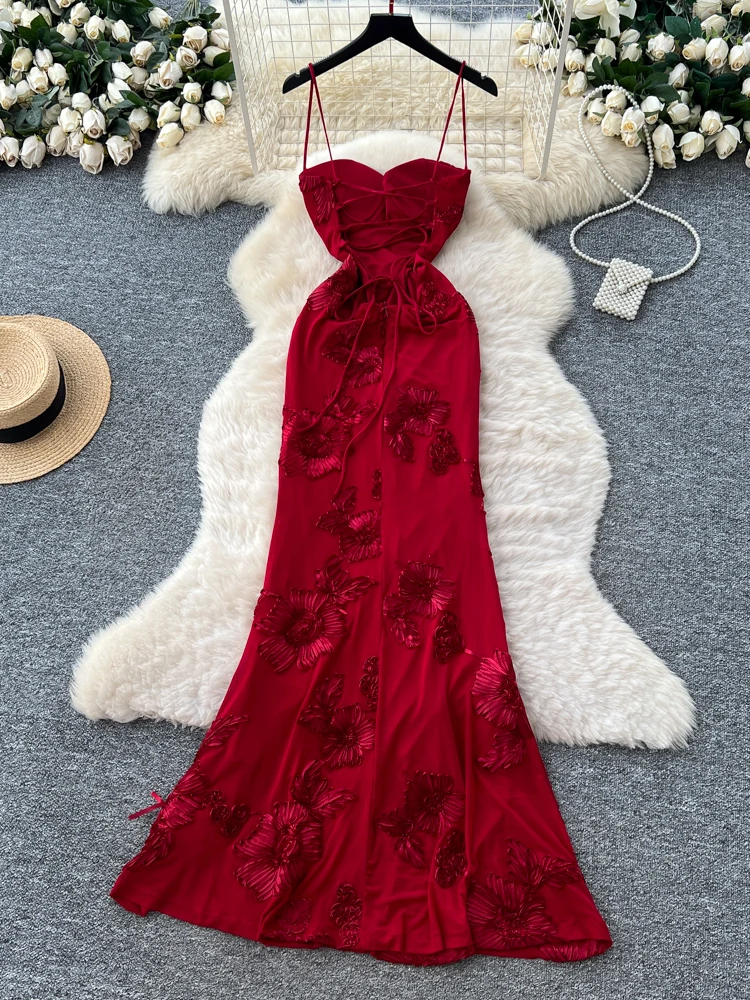 Rotes Abendkleid für Damen, luxuriös, Stickerei, schwere Arbeit, Taille, Cinching, schlankmachend, Ele Strapl, figurbetont, Dr