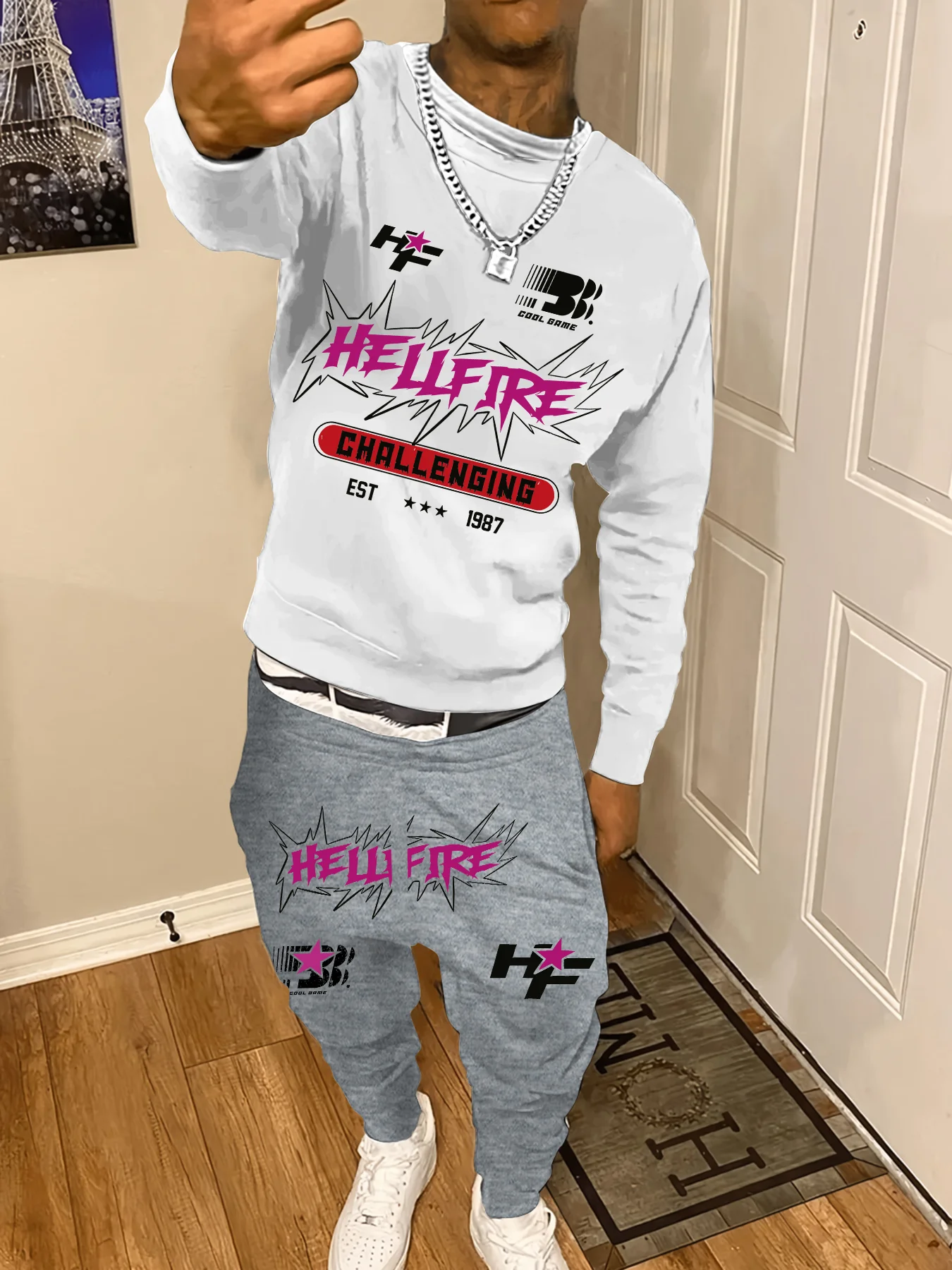 Fato de moletom pulôver com gola redonda Com texto "HELLFIRE" e padrões de texto "CHALLENGING" e logotipo da moda, roupas diárias de rua