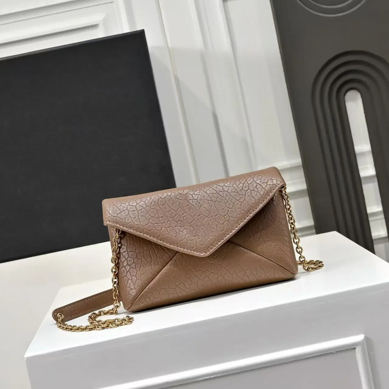 

2025 Top Designer Luxury Charm Personality Chain Bag Classic Crossbody Bag Casual Handbag Women's Luxury Brand Shoulder Bag