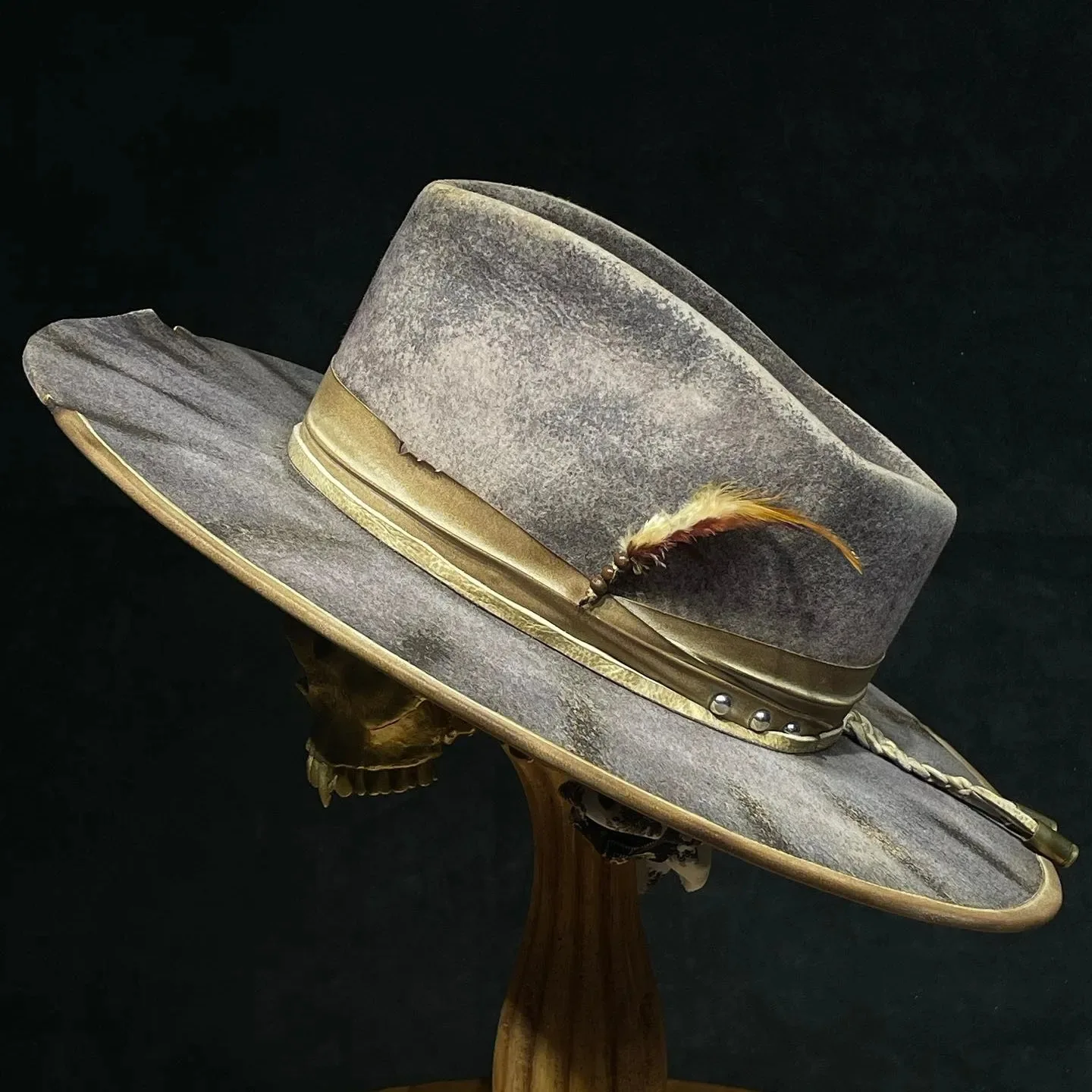 

Distressed Felt Hat with Ribbon and Feather Decoration, Sheep Felt Hat, Western Retro Jazz Wool Hat