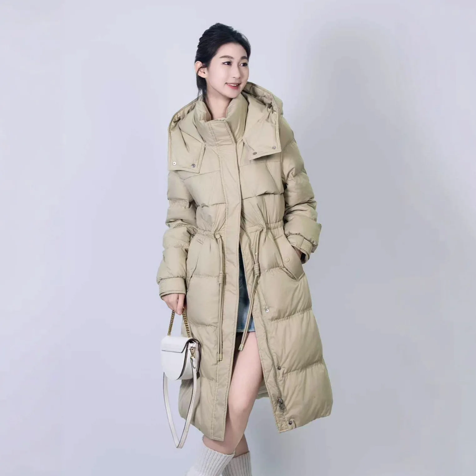 Piumino invernale lungo Parker con cappuccio Piumino femminile con coulisse in vita caldo al ginocchio Capispalla da donna Piumini spessi in piuma d'anatra bianca