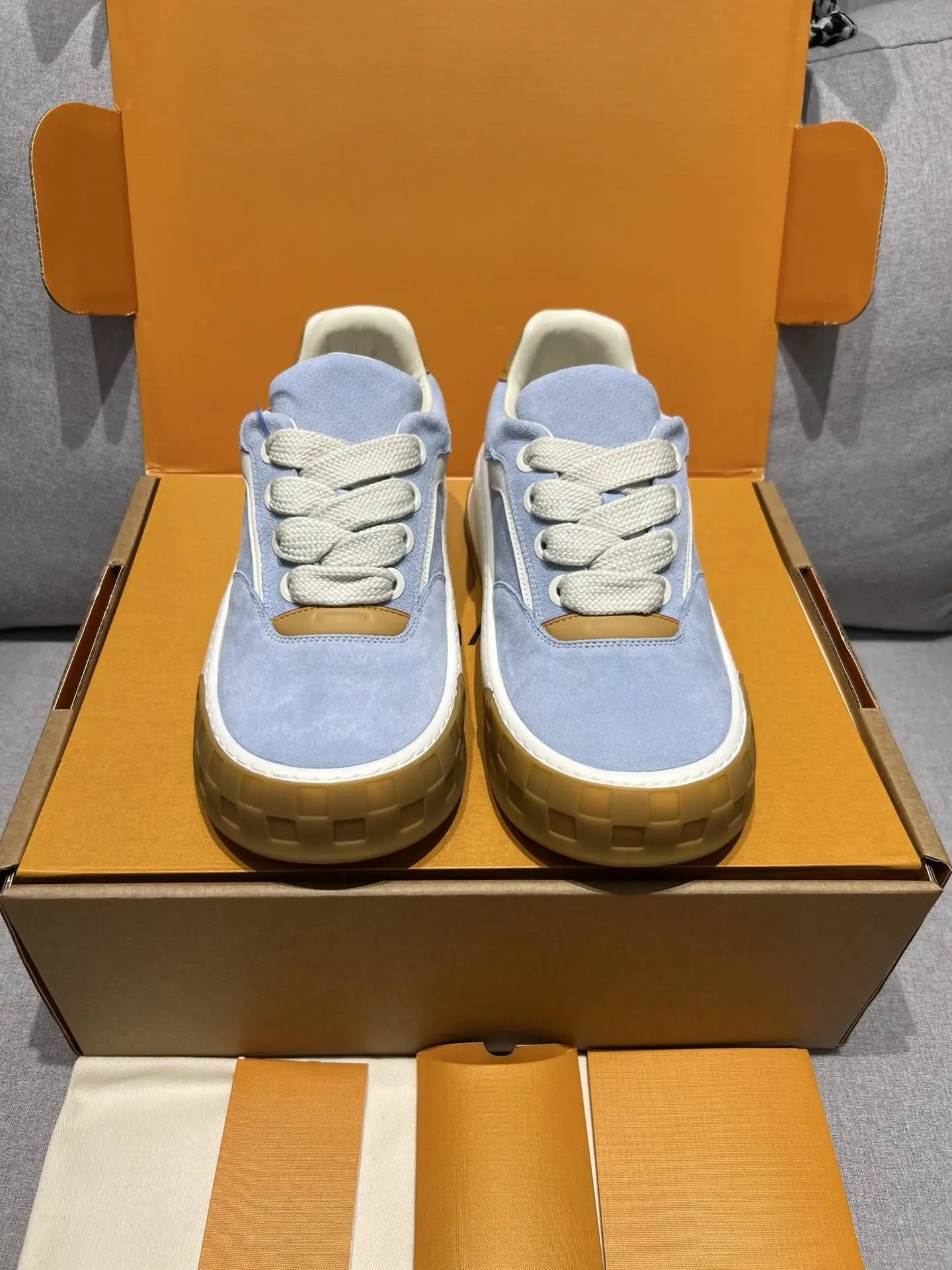 Unisex Light Blue Suede Skate Sneakers, Thick Grid Rubber Sole Wide Lace Up Panel Stitching Street Casual Board Shoes