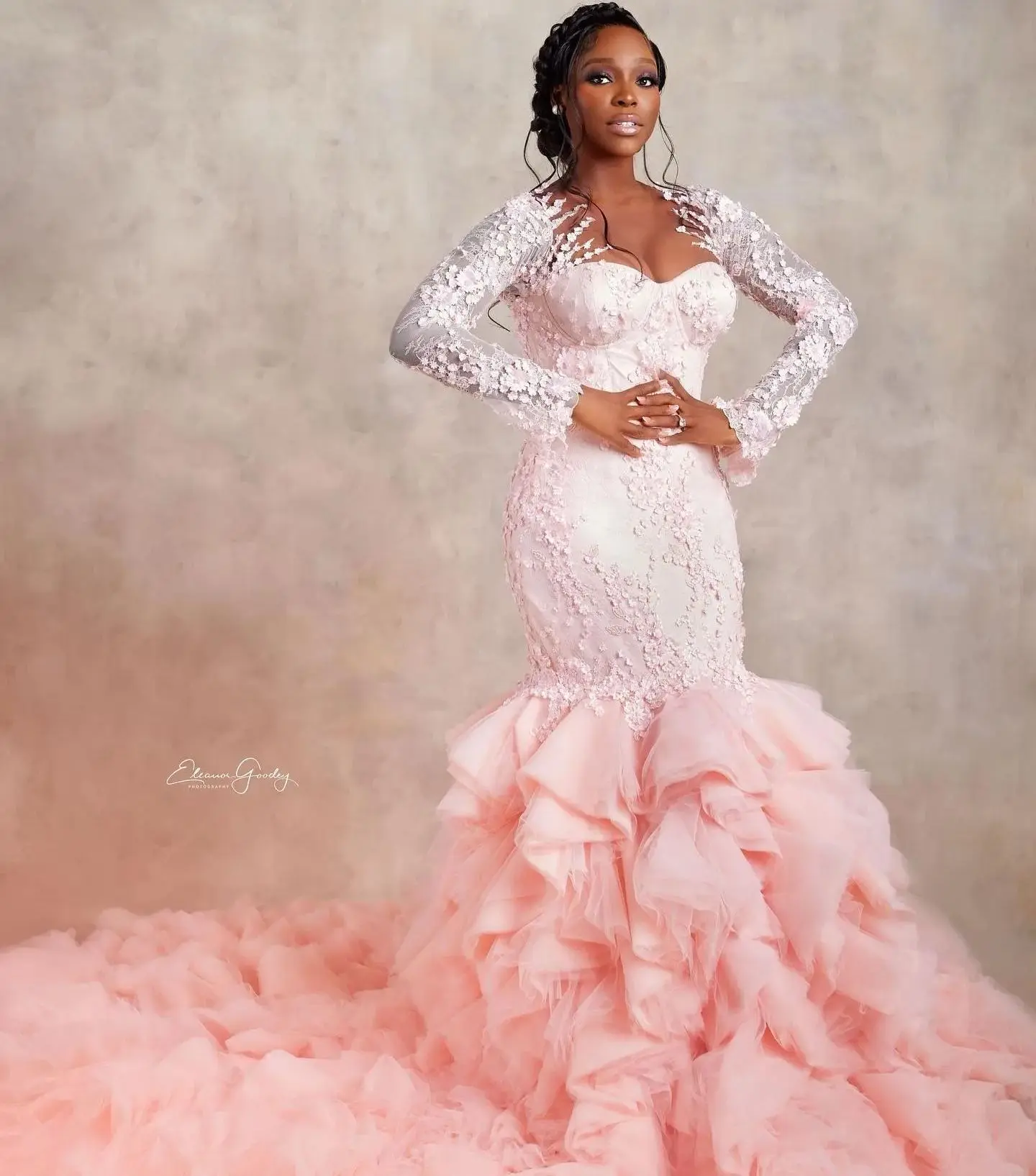 

Pink Mermaid 2023 Wedding Dresses Tiered Ruffles Lace Appliqued Bridal Gown Long Sleeve Sweep Train Vestido De Novia