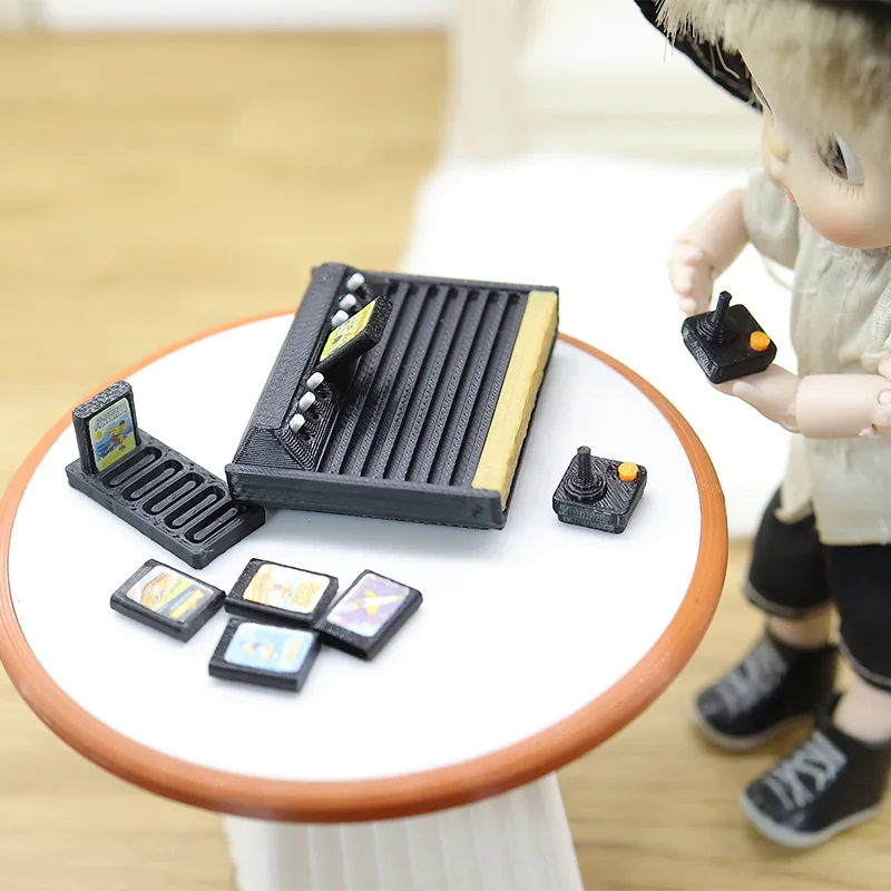 1:12 Dollhouse Mini Retro Game Console Model, Vintage Cartridge Game Machine with Game Cards Joysticks, Micro Scene Decor