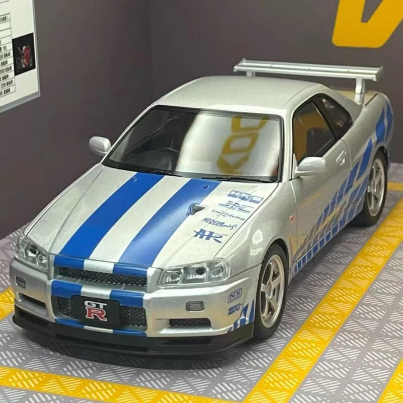 Nissan Skyline GTR-R34 – modèle de voiture en alliage moulé sous pression, véhicule en métal, son et lumière, jouet de collection pour enfants, cadeaux, 1:18