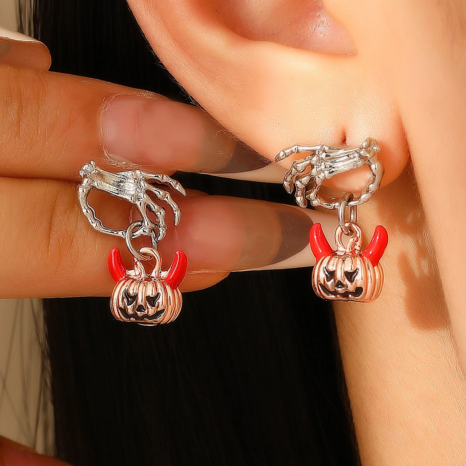 

Niche Simple Ghost Hand Pumpkin Head Earrings For Women With Funny Personality Halloween Gift Jewelry Wholesale Direct Sales