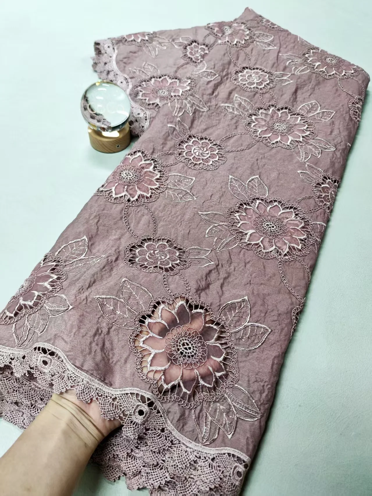 

2025 High-Quality Africa Nigerian Sequins Cotton Embroidery Lace Fabric Tulle for Wedding Party Dress Chiffon XL076 5 Yards