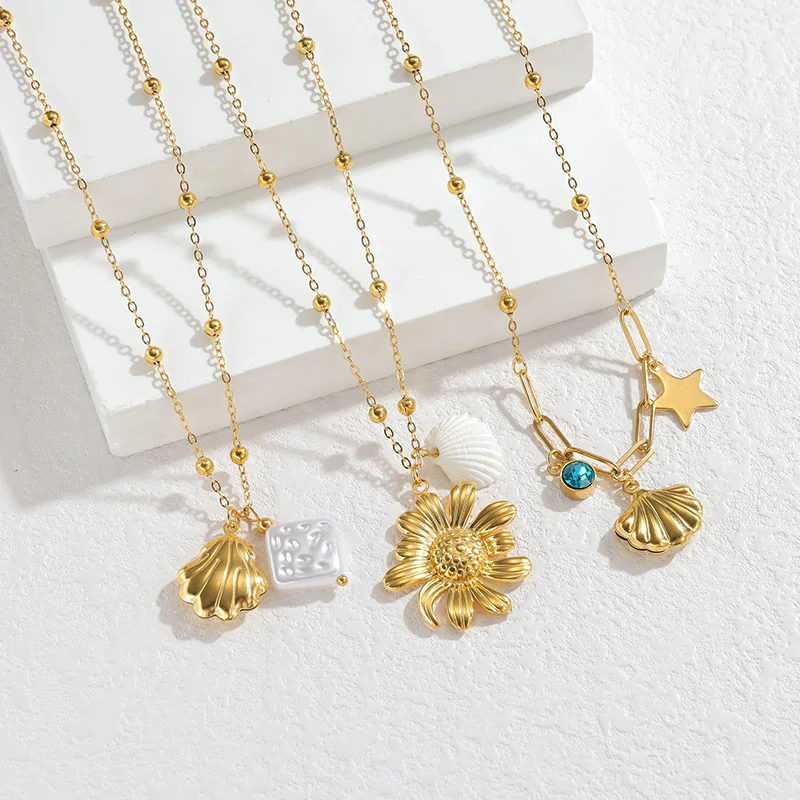 Bohemian Beachy Charm Necklaces For Women Gold Plated Starfish/Flower/Strawberry Shell Pendants Trendy Holiday Jewelry Gifts