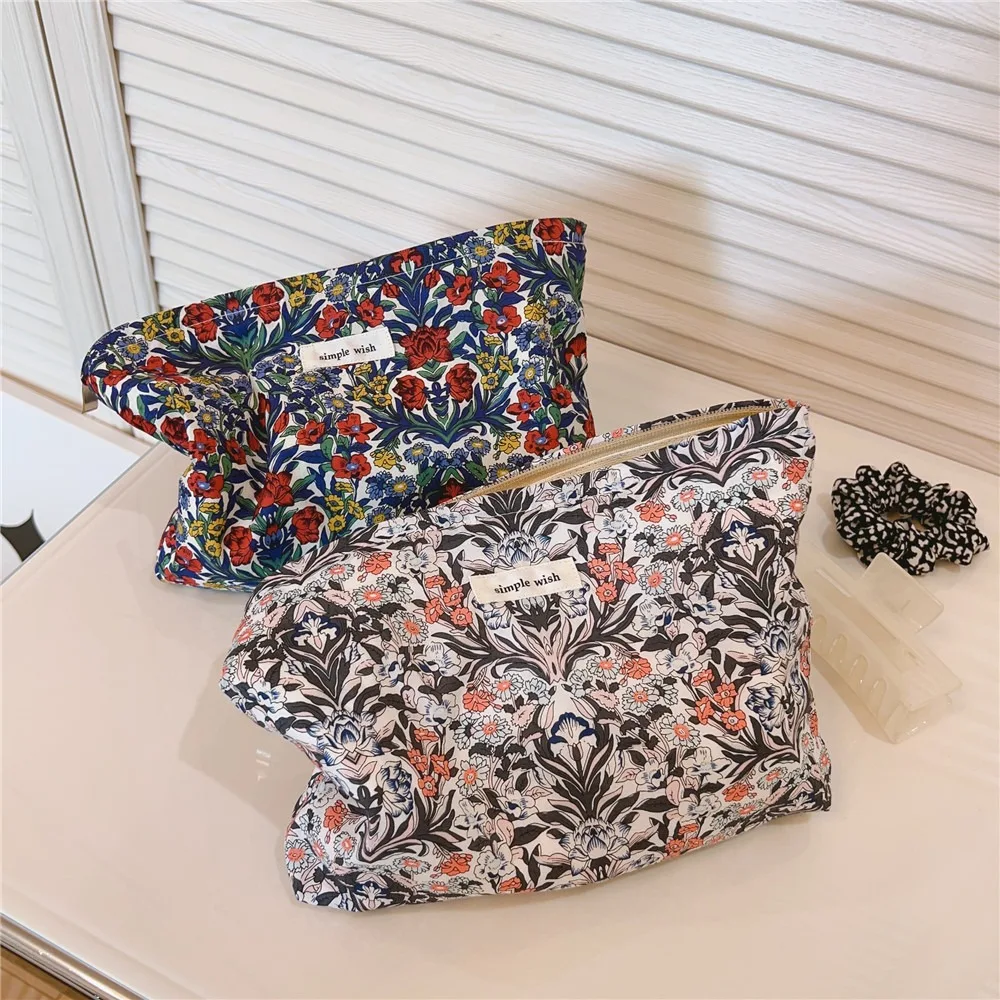 Fashion Large Capacity Cosmetic Bag Portable Romantic Floral Storage Bag Zipper Clutch Phone Purse Travel