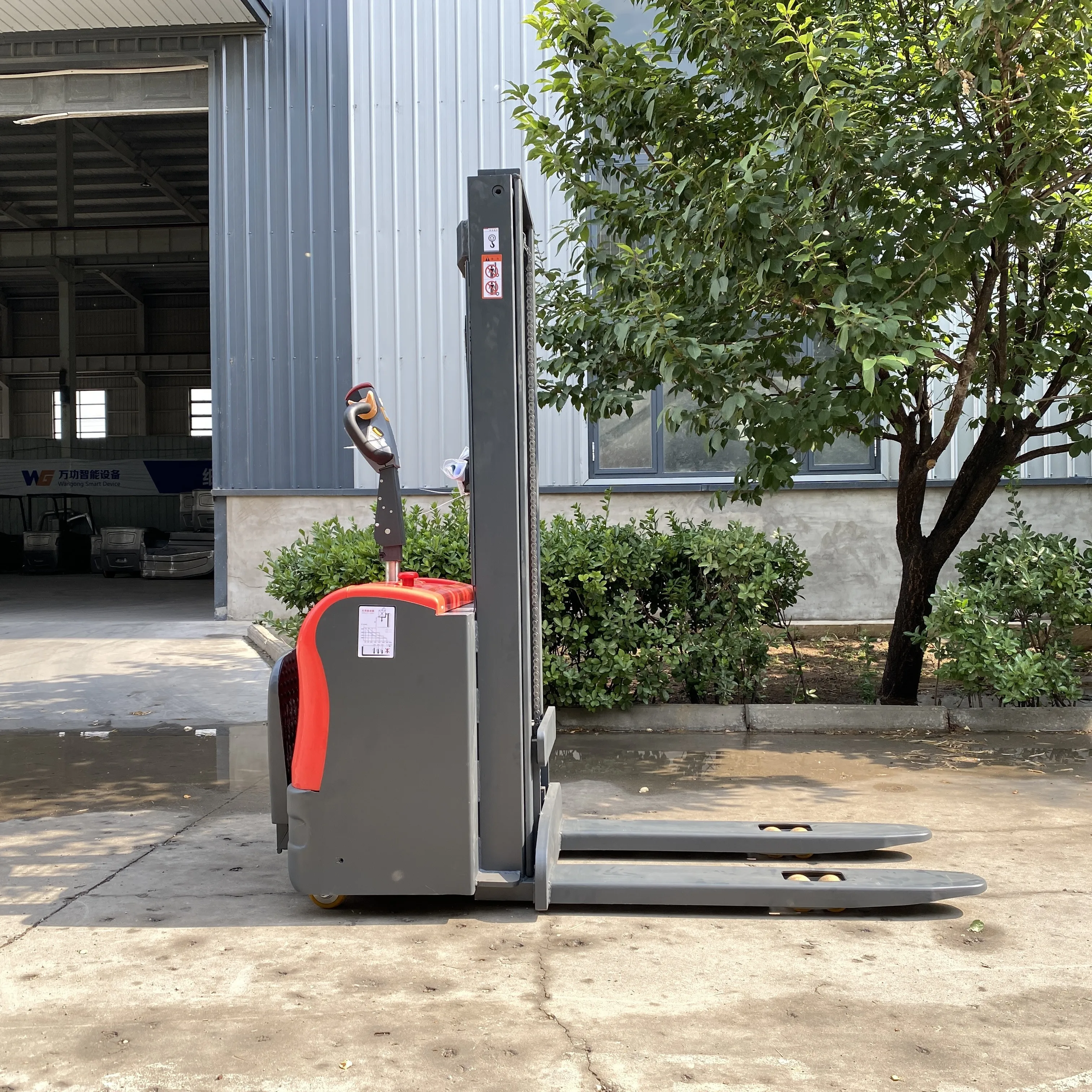 Electric Lifting 1500kg Self Loading Portable Forklift AC Powered Wangong All Terrain Pallet Stacker 3000mm Lifting Height Truck