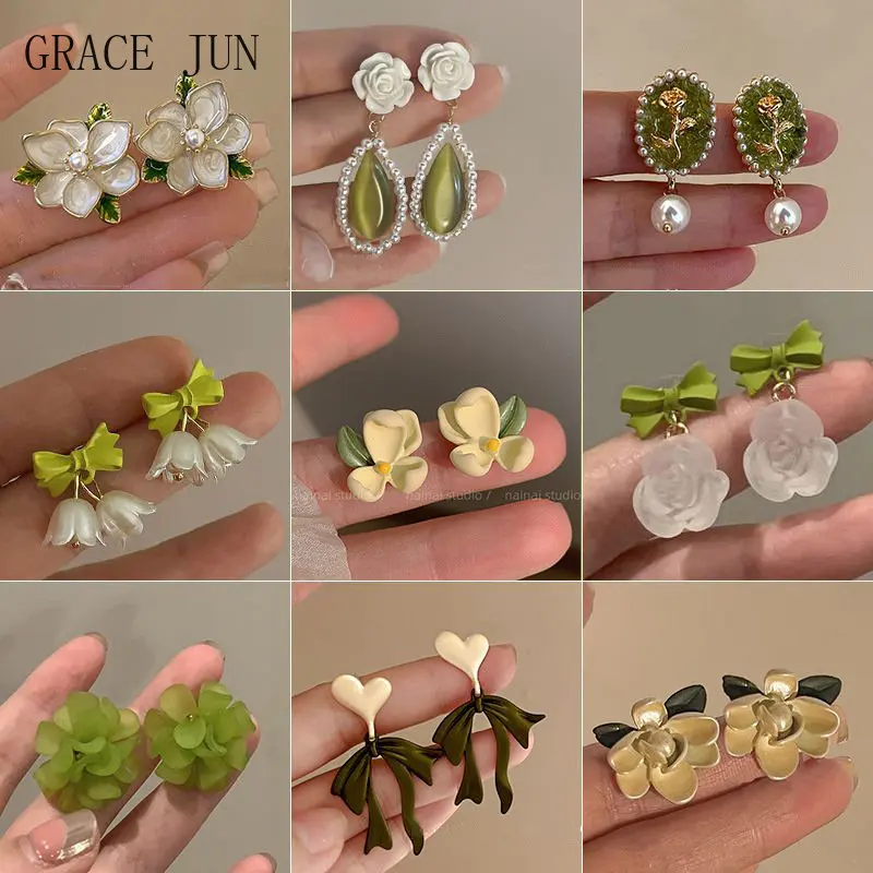 GRACE JUN Green Color Enamel Flower Clip on Earring No Pierced Fashion No Pierced Earring Needn\'t Ear Hole Ear Clip Korea Style
