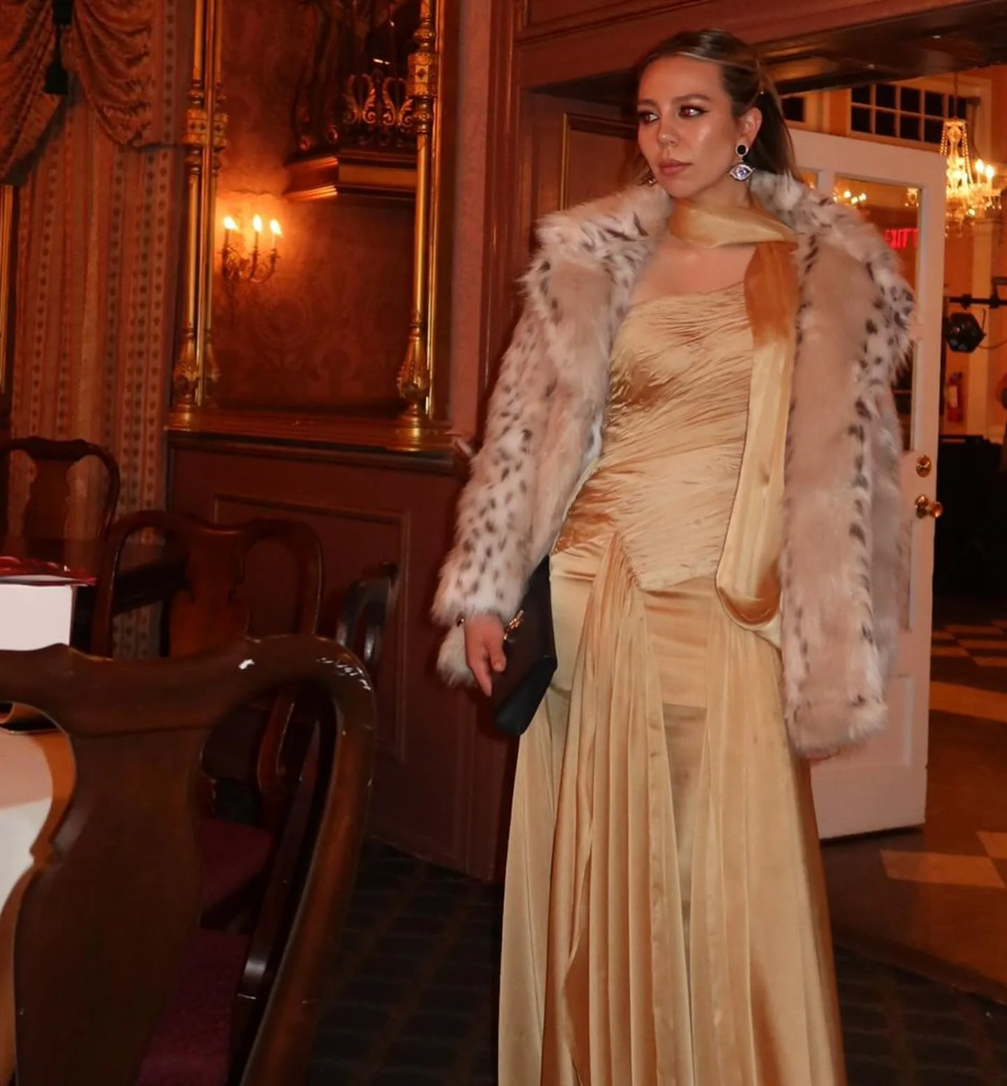 Verngo – robe de soirée grise, asymétrique épaule dénudée, ligne A, Maxi, fluide, plissée à la main, en soie, personnalisée