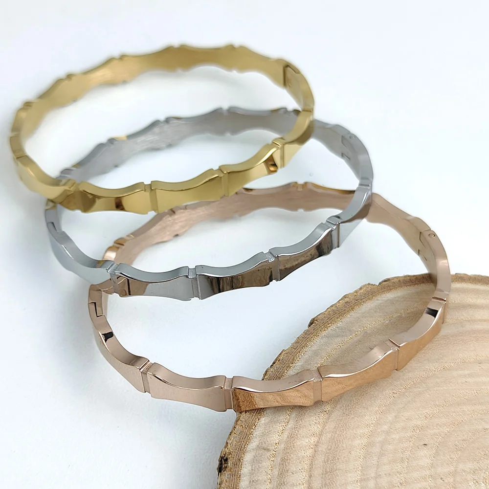 

Unique 18k gold-plated stainless steel bracelet. Interesting bone link. Non-fading. Wedding party jewelry.