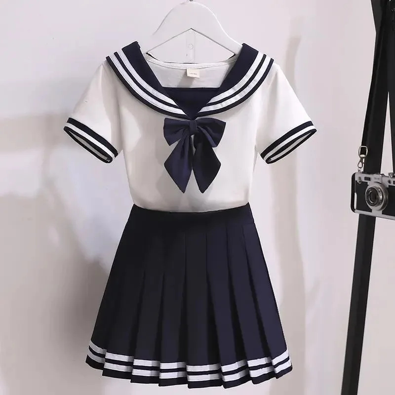 Uniforme JK blanco y negro de verano para niñas, camisa de manga corta + faldas plisadas, uniformes escolares japoneses, falda estilo azul marino, conjunto de dos piezas
