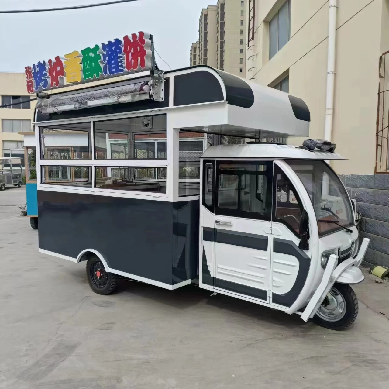 2024 Hot Selling Factory Outlet Multipurpose Mobile Fast Food Snack Beverage Drinks Pedal Bicycle Tricycle