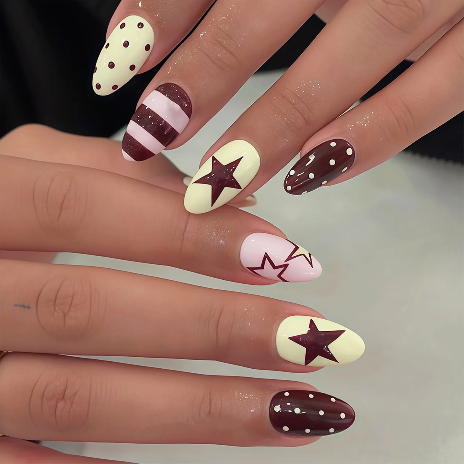 Almond Nails Press on for Women Party Fashion Polka Dot Pink Brown Striped Fake Nails Star Decor Y2K Girls DIY Nails Art 24Pcs