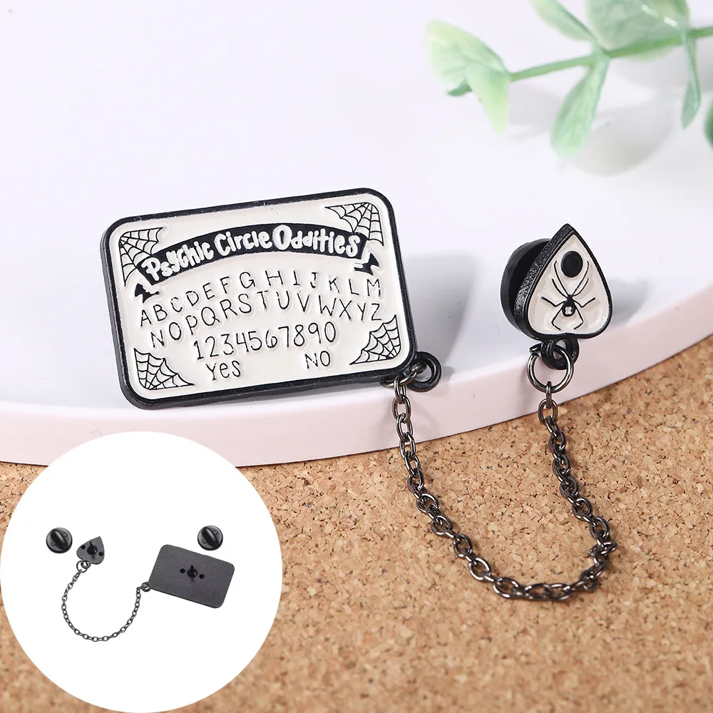 

Металлические значки серии Хэллоуина, паутины, гадальные карты, броши-цепочки, ювелирные подвески