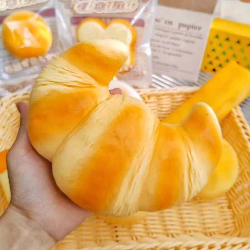 Langsam Rückfederndes Croissant-Squishy-Spielzeug, Weiches Brot-Quetschspielzeug, Niedliches Künstliches Lebensmittel, Kreatives Simulations-Brot, Anti-Angst- und Fidget-Spielzeug