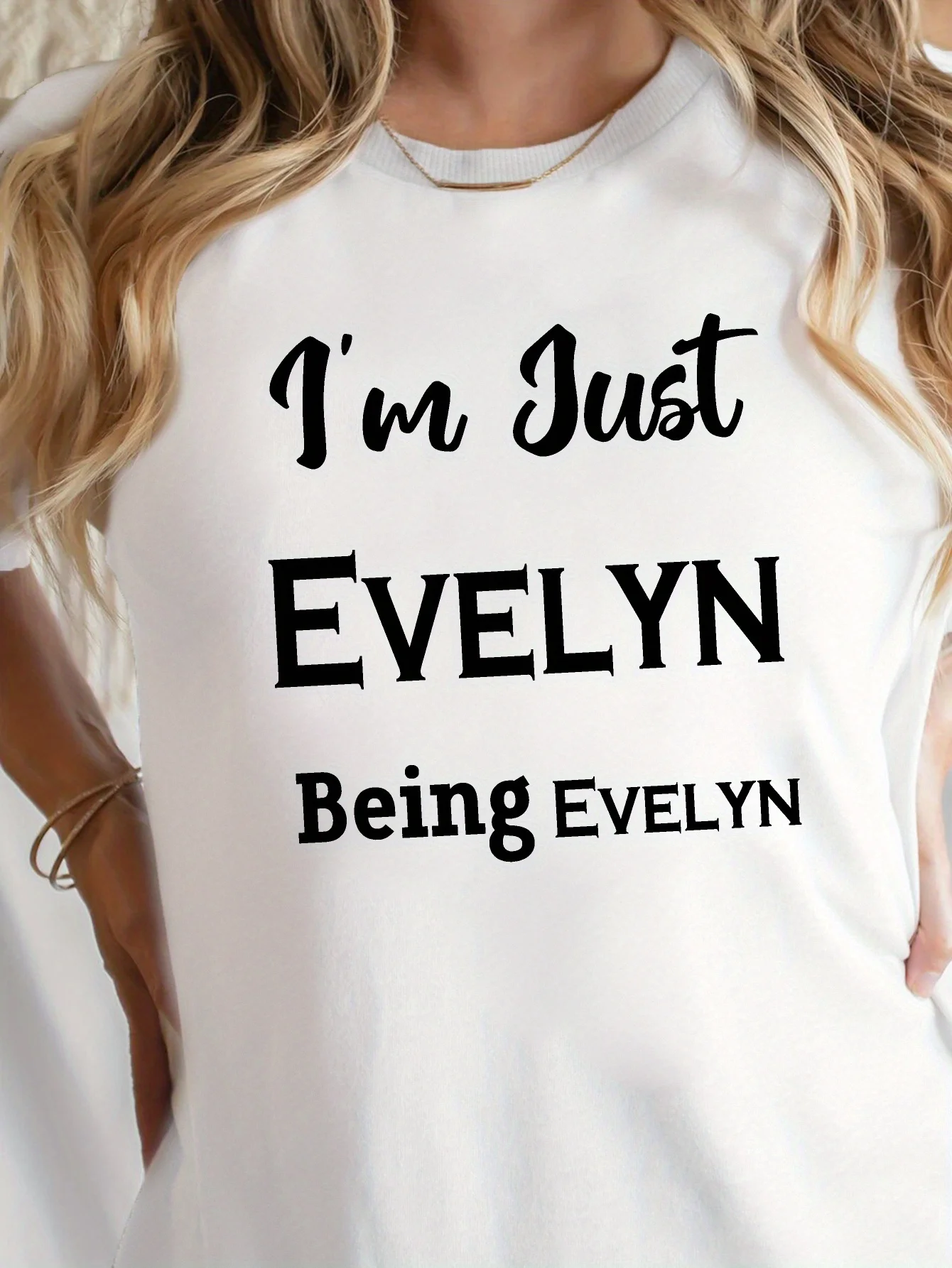 스타일리시한 스포츠 스타일 여성용 티셔츠, 크루넥 디자인, 다재다능하고 멋스럽고 달리기에도 편안합니다.