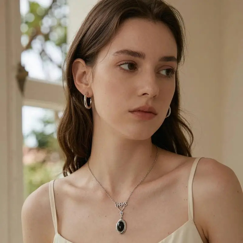 195C Punk Jewelry Necklace with Ornate Oval Drop Pendant and Zinc Alloy Link Chain for Themed Costumes and Photo Styling