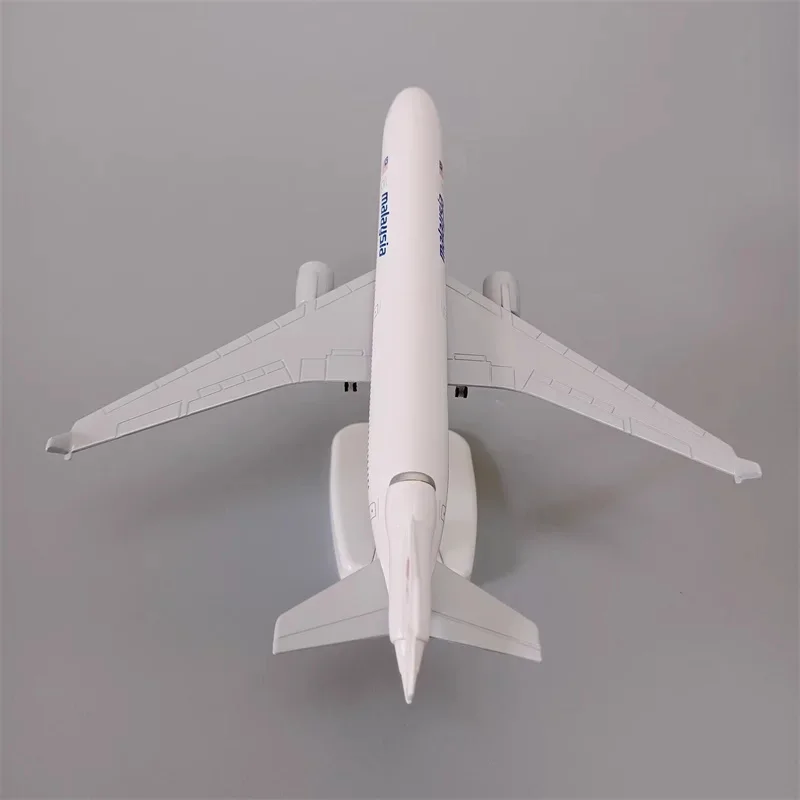 Decorate Airplane 20cm 1:400 for Malaysia Mcdonnell Md-11 with Landing Gear Die Cast Aircraft  Airplane Model Collection Gift