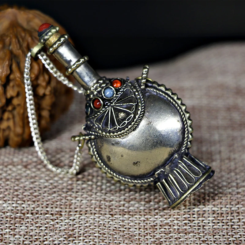 Tibetan traditional ethnic handicrafts, tourist souvenirs, handcrafted snuff bottle made of white copper, vintage item