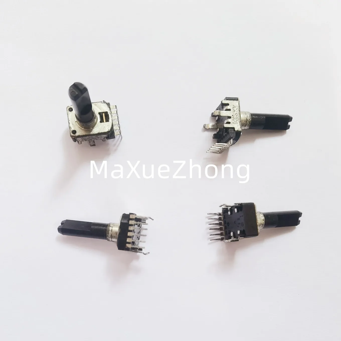 

Original new 100% 142 vertical double potentiometer AE103DW 2CA103DB with midpoint 10K 6pin handle 23MMF (SWITCH)