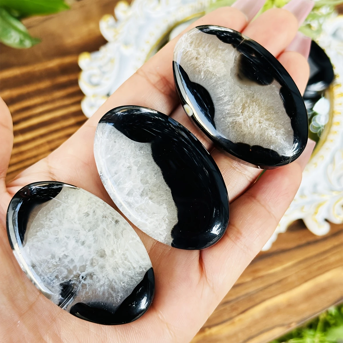 

1pc Natural Black Agate Palm Thumb Stone, Crystal Polished Palm Stone for Crystal Collection Home Decor Gift, Easter Gifts