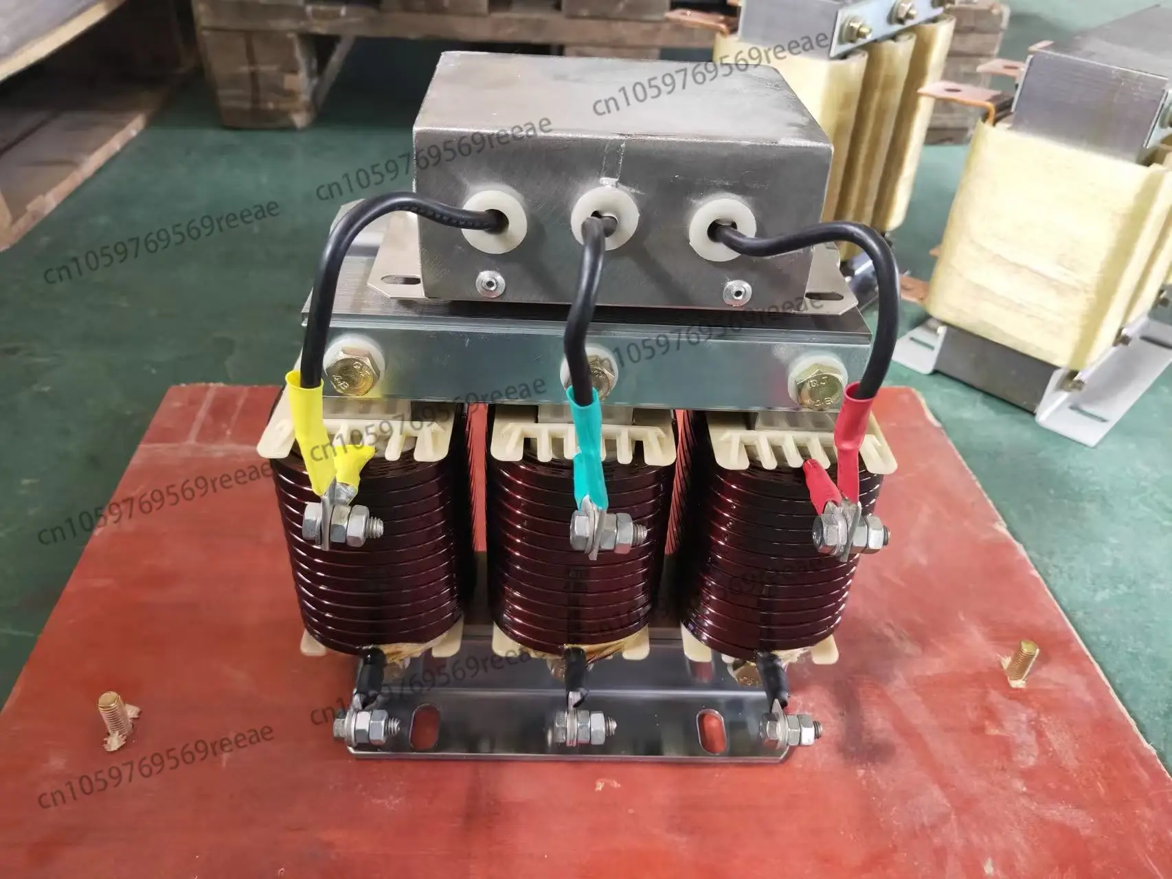 

Синусоидальный фильтр Трехфазный инверторный выход LC Преобразователь формы сигнала устраняющий гармонический шум Фильтр DUDT, алюминий