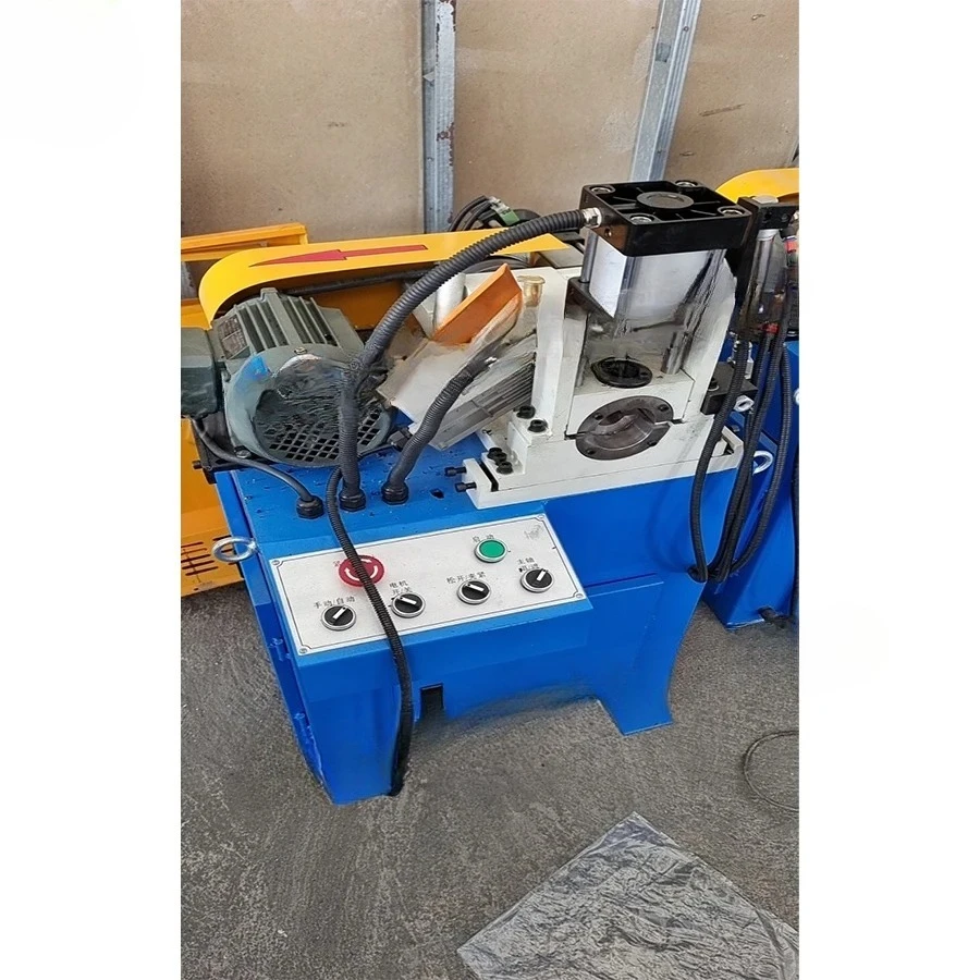 Smussatrice automatica piatta per tubi in ferro per tubi in acciaio Macchina per formare tubi Smussatrice per estremità a barra tonda