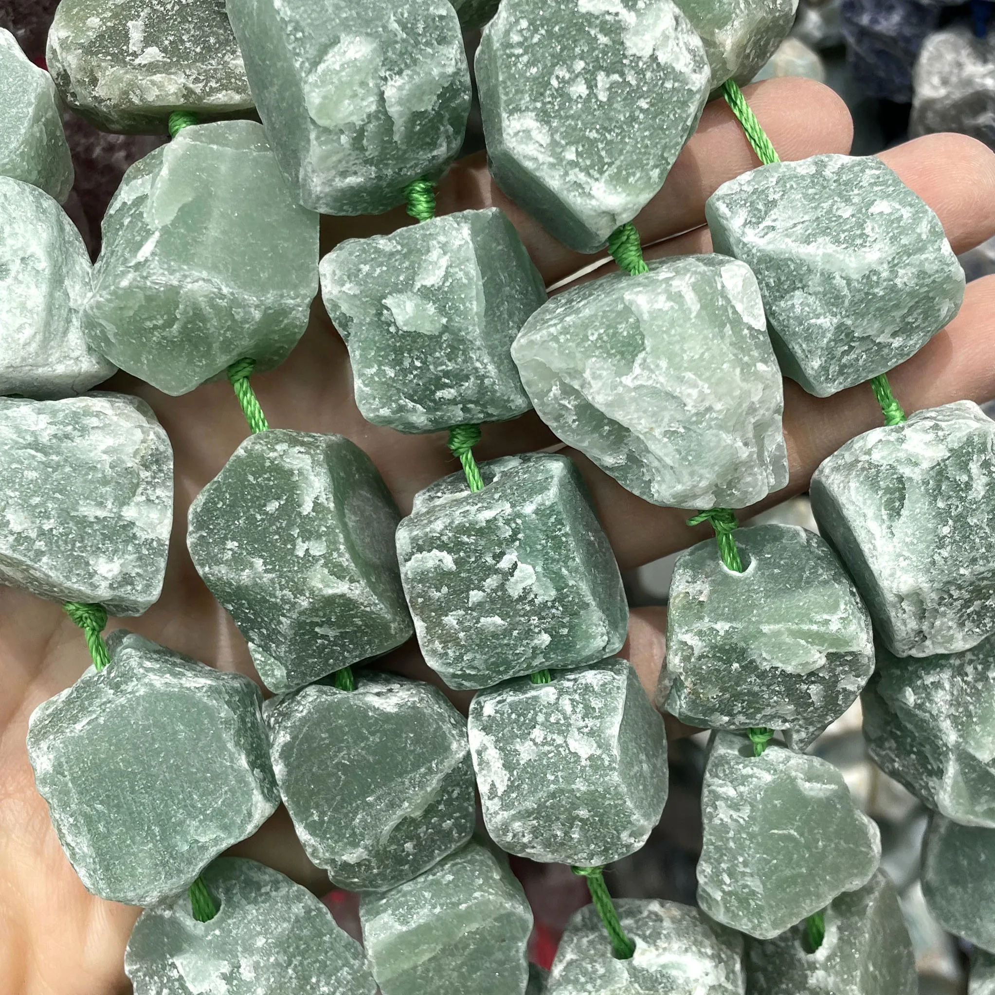 Natürliche Unregelmäßige Freiform-Rohsteine, Raue Fluorit-Mineralnuggets, Lose Abstandsperlen, DIY-Zubehör für Schmuckherstellung – Detail 10