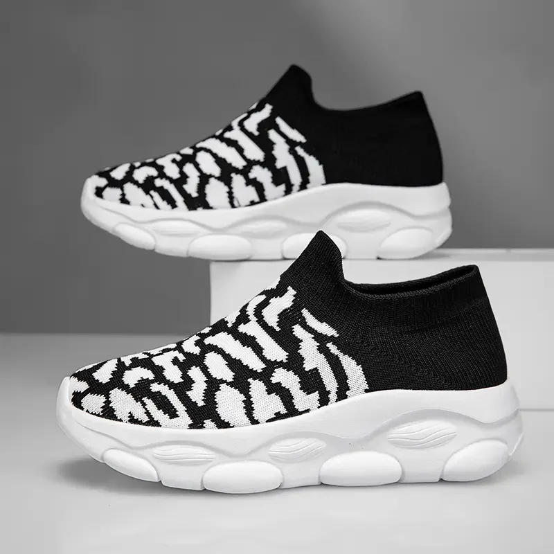 

Men Shoes Sneakers Breathable Mesh Slip on Running Shoes Outdoor Non-Slip Couple Jogging Training Hiking Sports Shoes