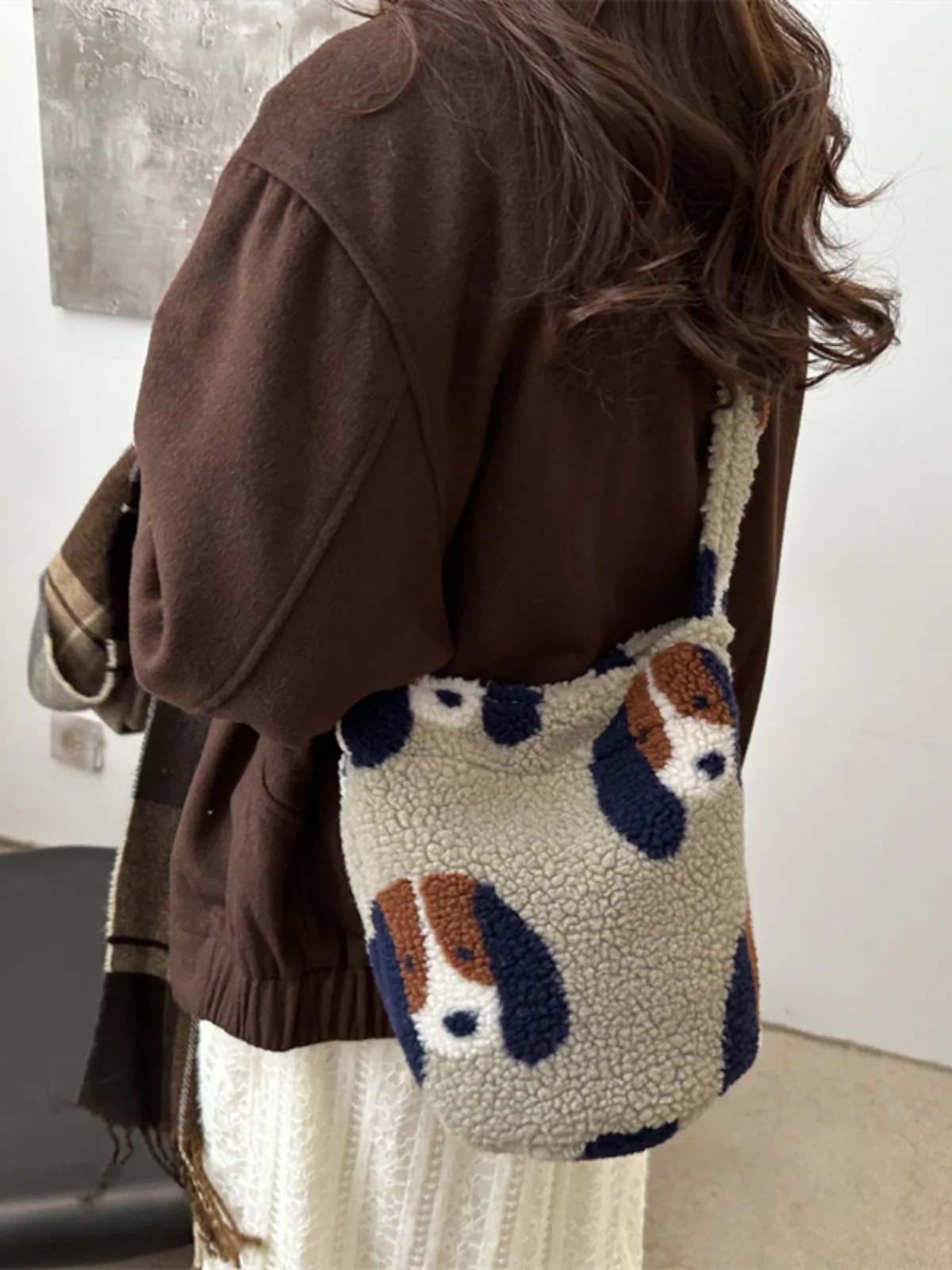 Lamb Fur Women's Tote Bag Large Capacity Slant Cross Single Shoulder Bag Fashionable Leisure Style Commuting Bag