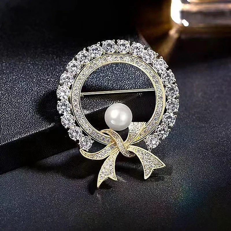 Round White Crystal Pearl Cute Bowknot Brooches For Women Fashion Creative Luxury Alloy Anti-glare Lapel Clothes Fixed Pins