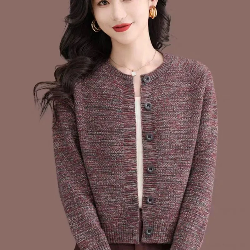 

2025 осенне-зимний стиль, вязаные куртки, новый короткий кардиган с круглым вырезом, модный универсальный свободный свитер