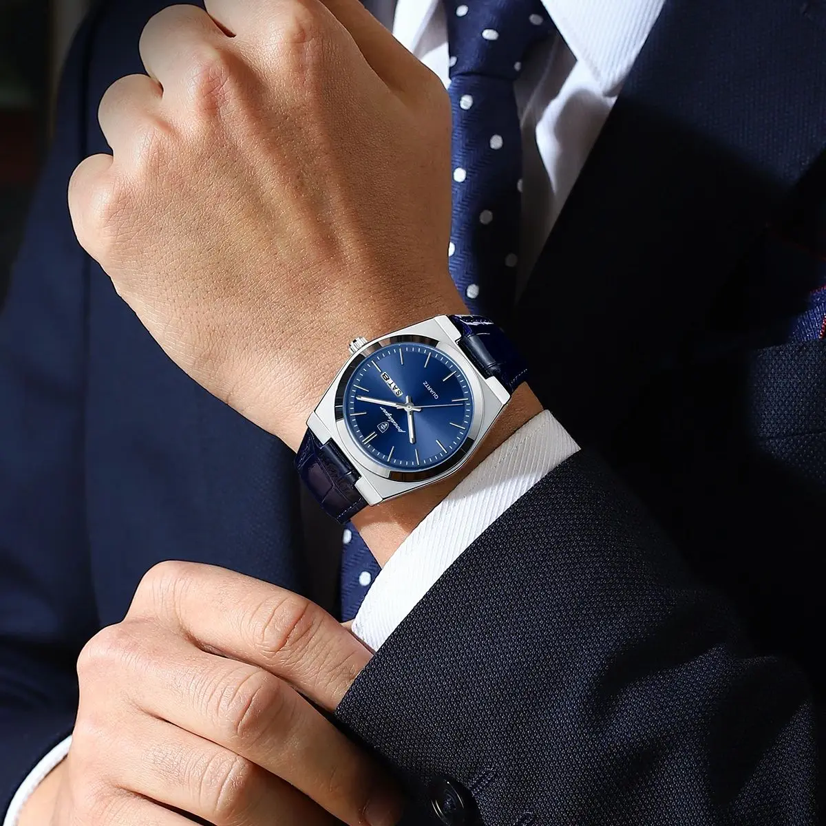 POEDAGAR Luxury Trendy Man Wristwatch Waterproof Luminous Date Week Men Watch Simple Business Quartz Leather Men's Watches Reloj