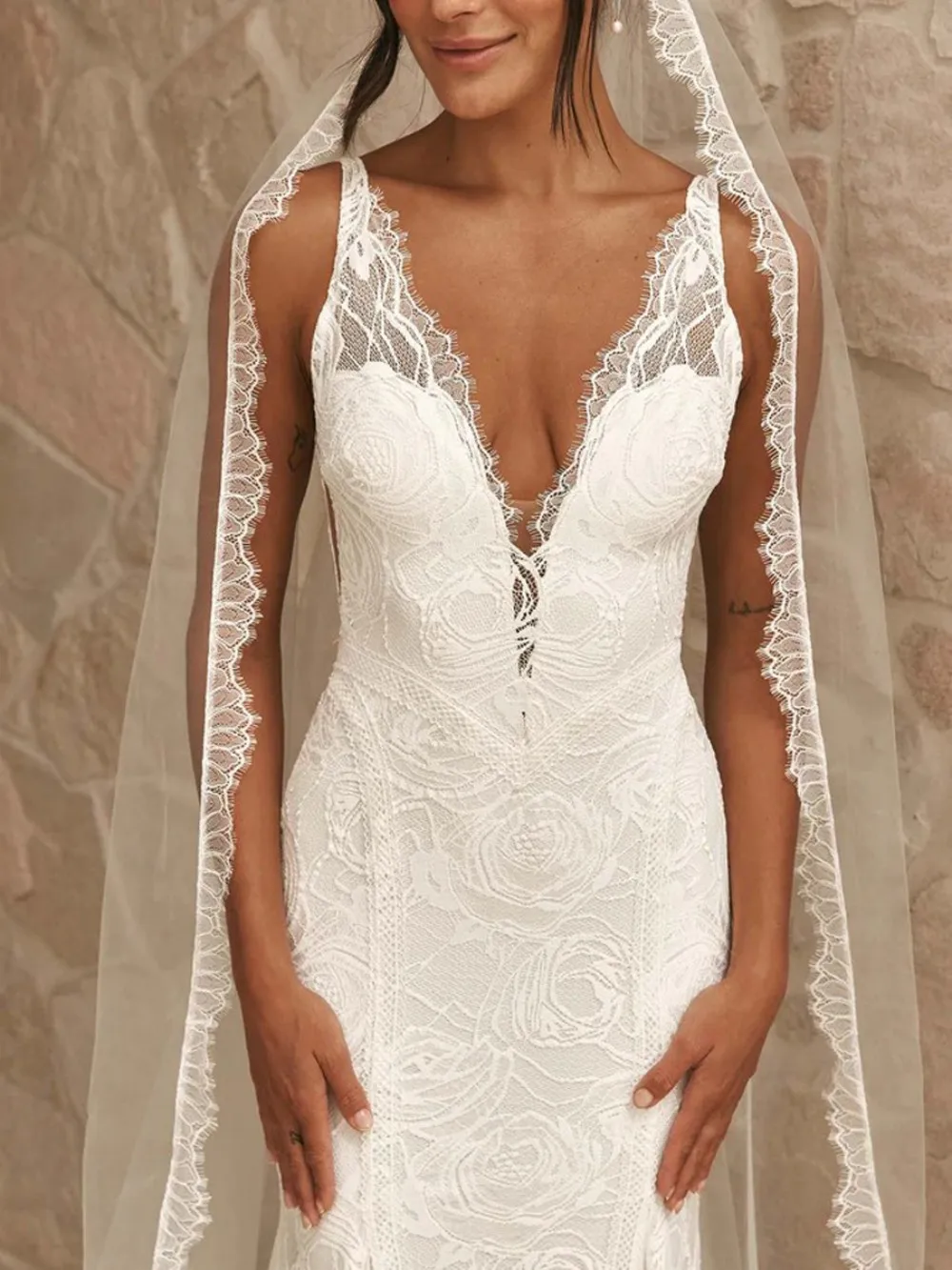 Long Wedding Veils with Lace Edge One Layer Cathedral Bridal Veils with Comb Bride Wedding Accessories Customized