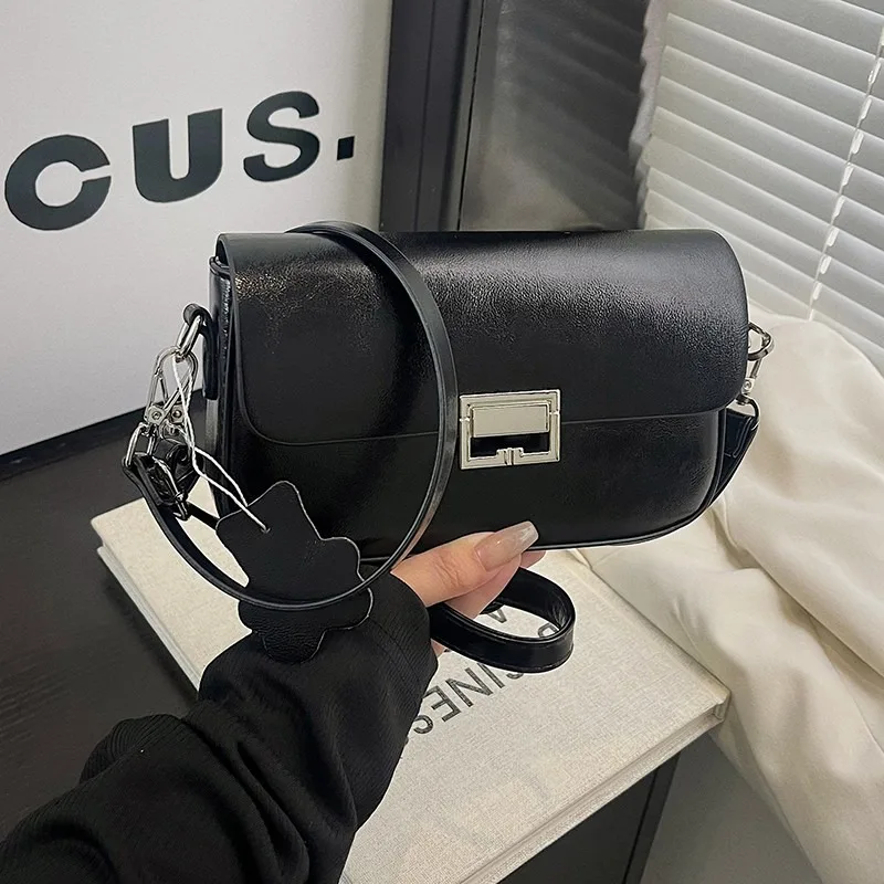 

Classic Leather Commuter Bag for Women Business Use with Elegant Simple Design and Solid Color Large Capacity