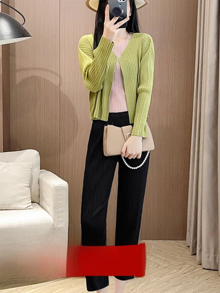 

Comfortable Elastic Slimming Short Outerwear Top with Waist-Cinching Pants for Summer by Sanza Art Creation Elegant Lady Style