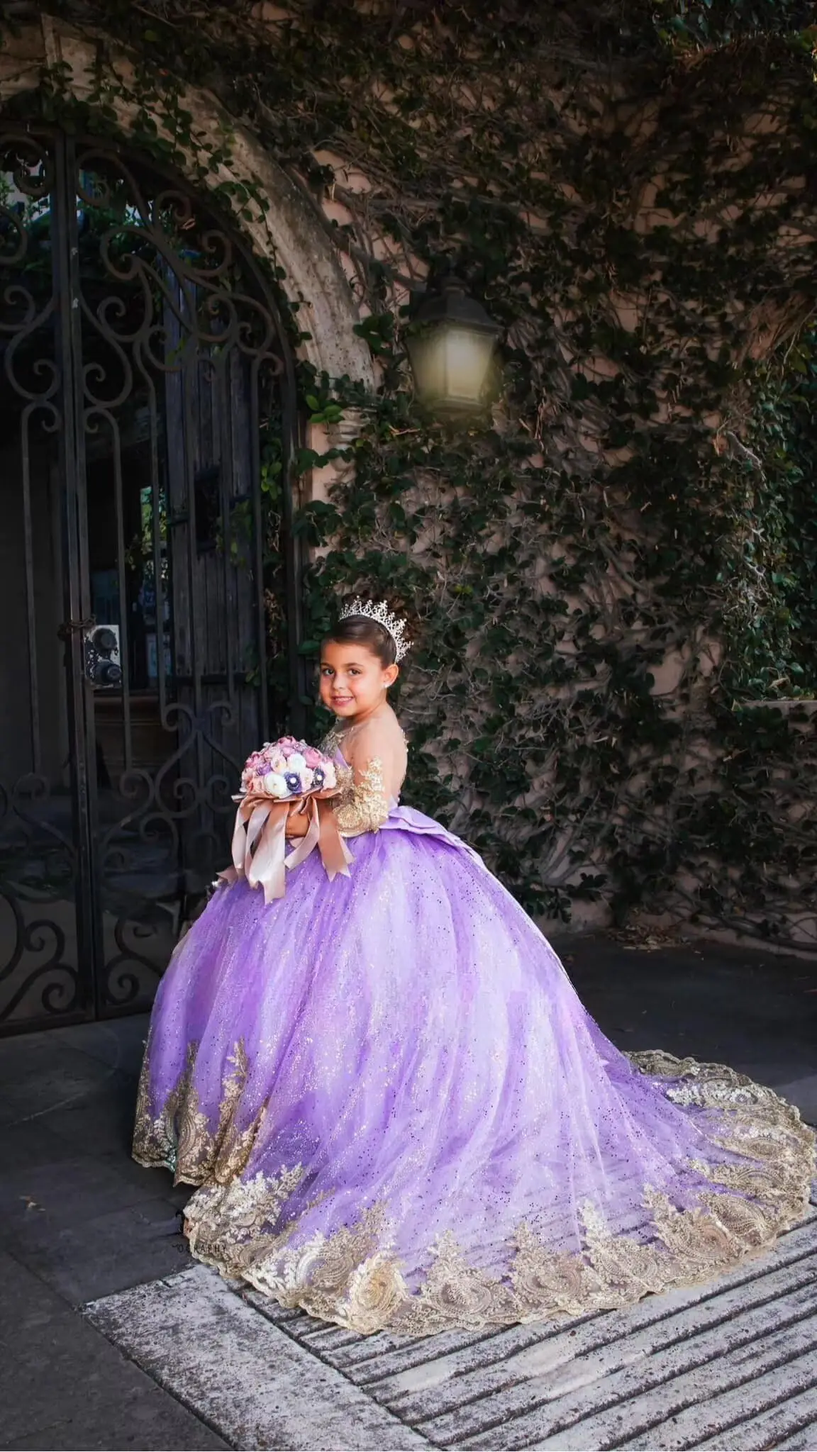 Gaun Princess bunga berkilau anak perempuan gaun kontes panjang Tulle pita applique emas gaun pesta pernikahan gaun Quinceanera Mini gaun pesta dansa